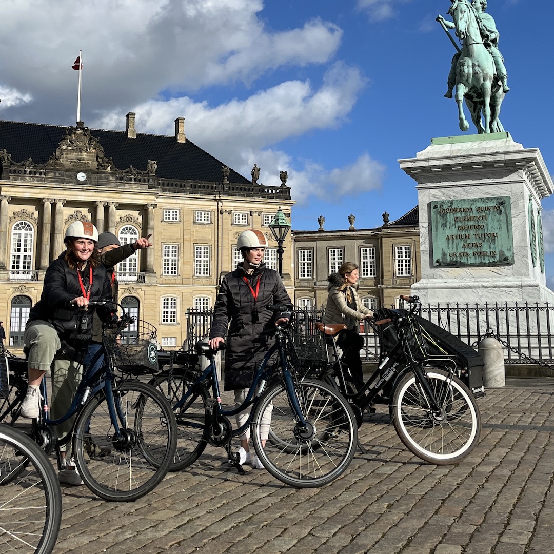 cycling tourist copenhagen